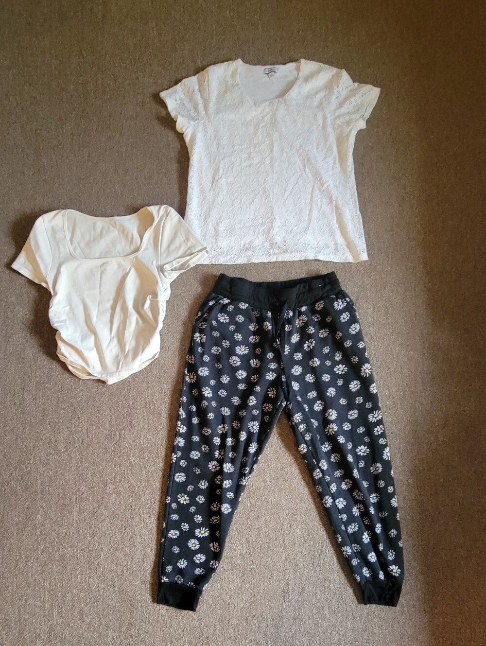 Women's Size XL Bundle of 3 (2 Tops 1 Jogger Sweatpant)